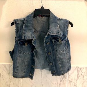 Denim sleeveless jacket